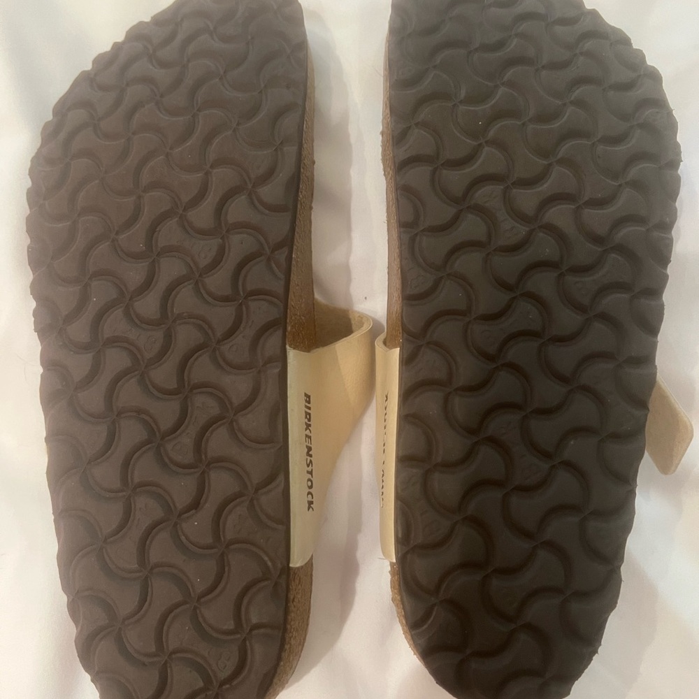 Birkenstock Gizeh Gold Sandals Size 10/41 - Picture 3 of 5